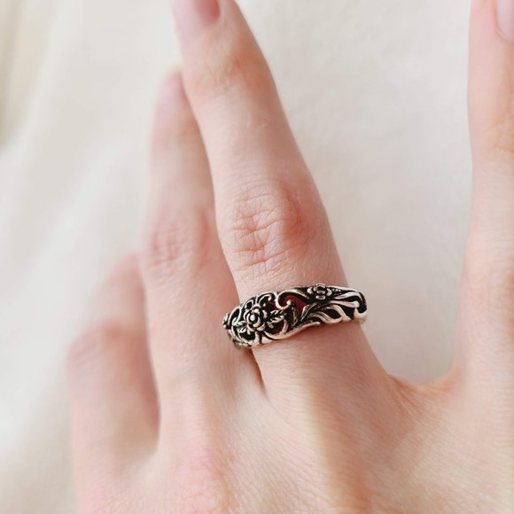 Silver Rose Ring - Picture 4 of 4